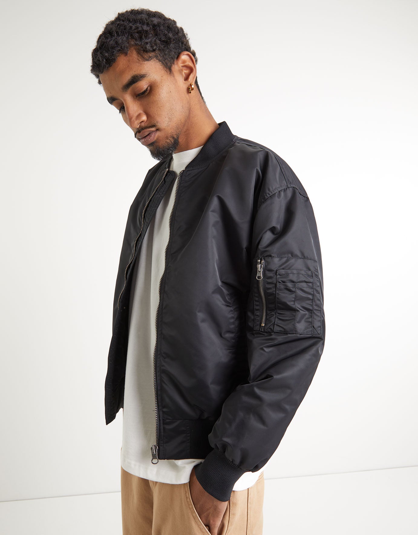 black plain bomber jacket