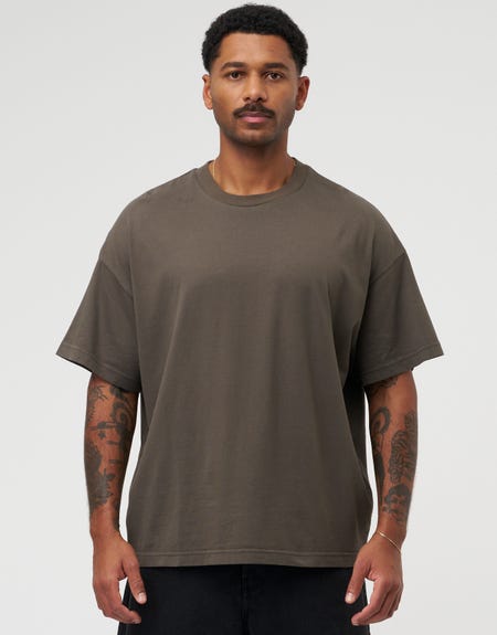Drop Shoulder Relaxed Box Fit T Shirt in Black