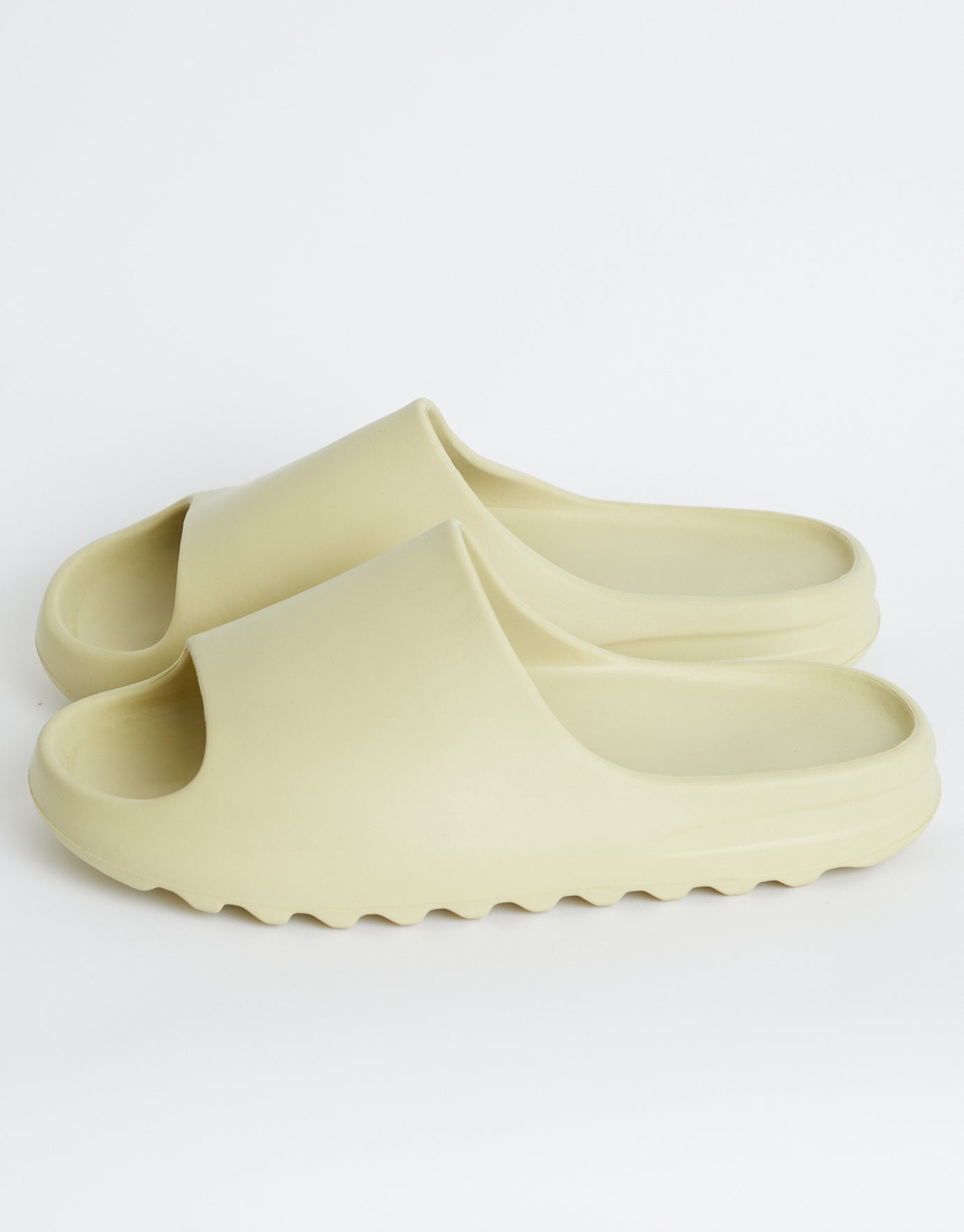 Chunky slides online yeezy