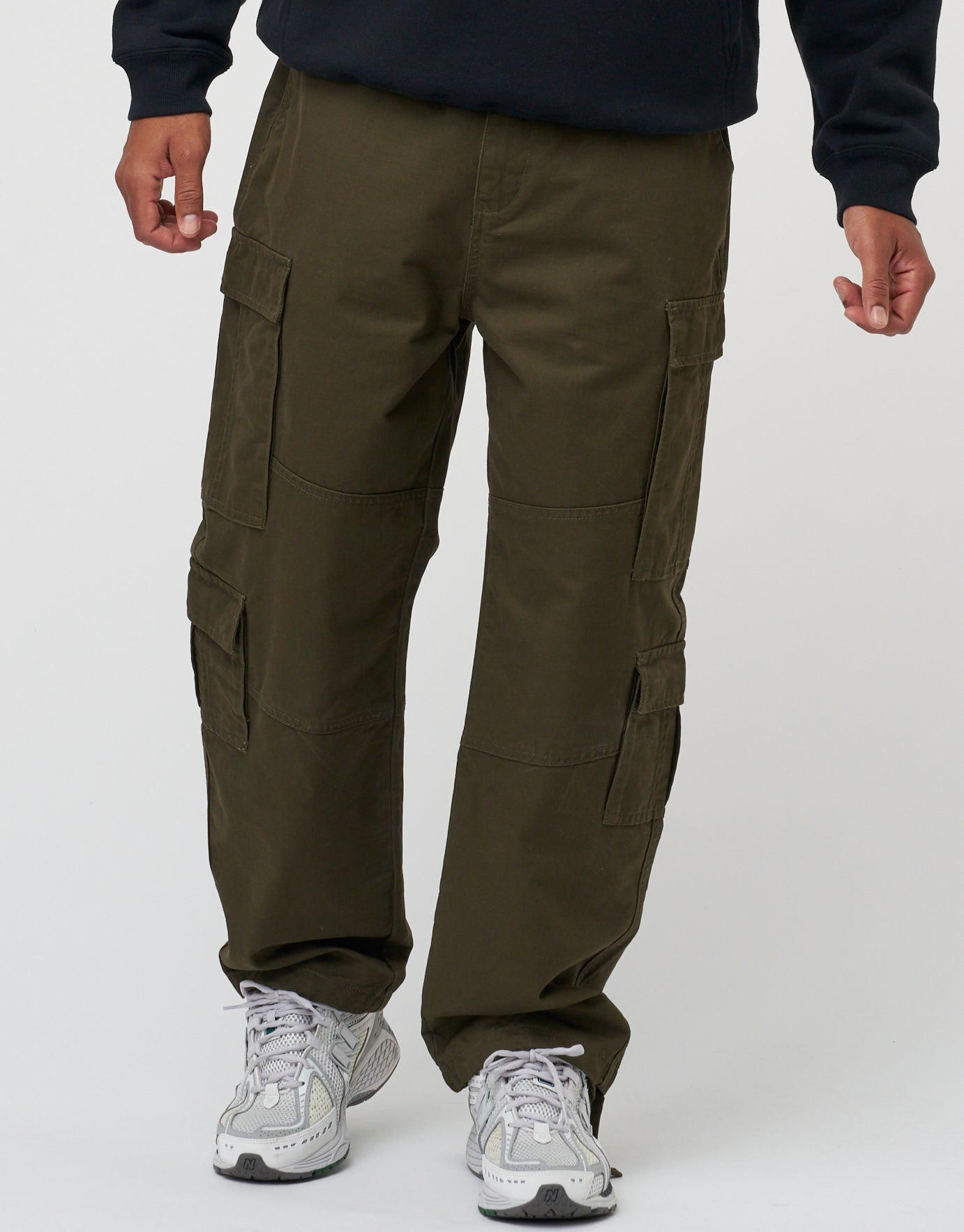 Baggy Double Pocket Cargo Pants in Khaki | Hallensteins US