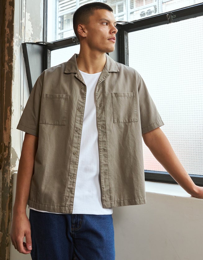 Double Pocket Short Sleeve Shirt in Washed Green | Hallensteins NZ