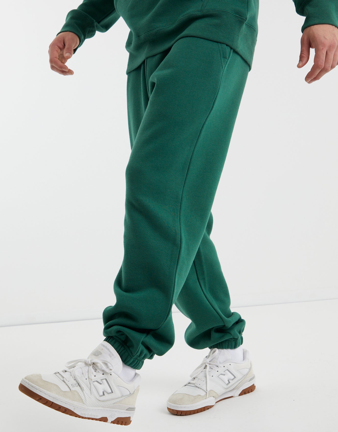olive green joggers outfit men